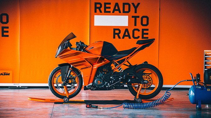 KTM Updates the 2024 KTM RC 390 with Racy New Colorways
