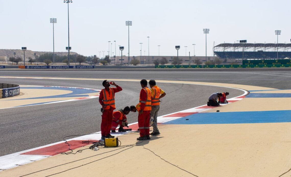 Loose drain cover halts F1 testing for second day