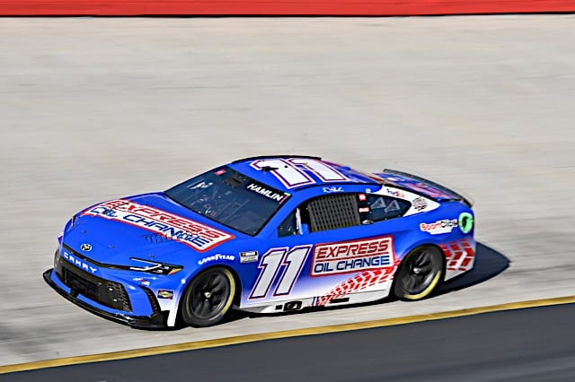 Nascar Cup Series #11: Denny Hamlin, Joe Gibbs Racing, Mavis Express Oil Change Toyota Camry at Bristol, NKP