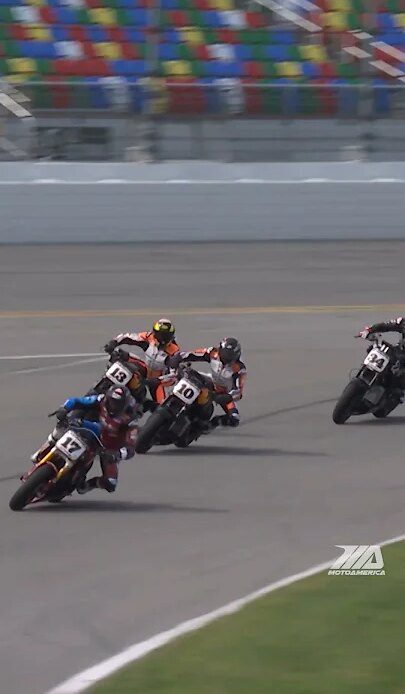 It was a 𝒑𝒂𝒄𝒌𝒆𝒅 race during Super Hooligan race 1 at Daytona. #motoamerica #motorsport