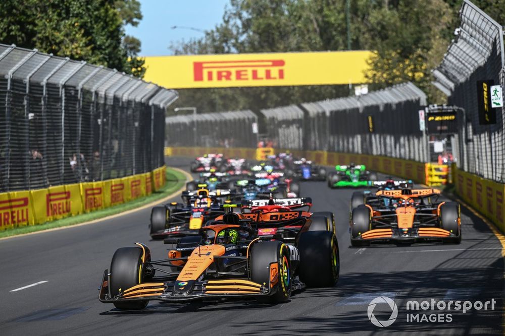 Lando Norris, McLaren MCL38, Charles Leclerc, Ferrari SF-24, Oscar Piastri, McLaren MCL38, Sergio Perez, Red Bull Racing RB20, the remainder of the field on the opening lap