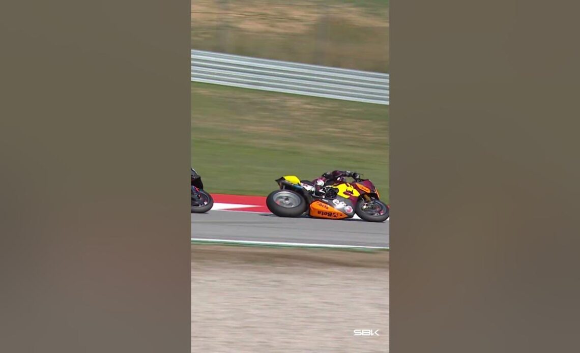 Sam Lowes 🆚 Toprak for the lead! ⚔️ | 2024 #CatalanWorldSBK 🏁