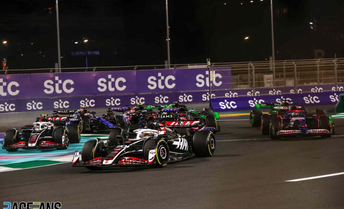 Kevin Magnussen, Haas, Jeddah Corniche Circuit, 2024, start