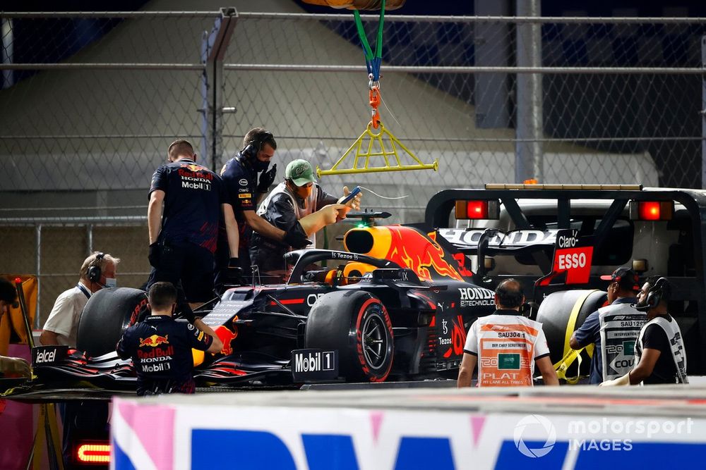 Verstappen hit the wall at the final corner in 2021 when trying to snatch pole away from Hamilton in Q3
