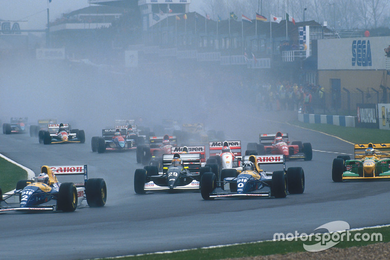 Alain Prost leads teammate Damon Hill, Williams FW15C, Karl Wendlinger, Sauber C12, Ayrton Senna, McLaren MP4/8, Michael Schumacher, Benetton B193B, Michael Andretti, McLaren MP4/8