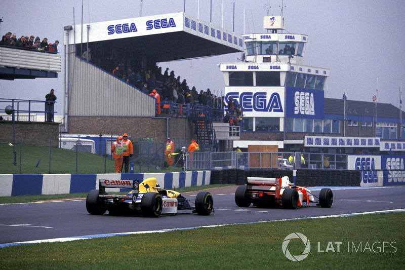 Ayrton Senna, McLaren MP4/8, leads Damon Hill, Williams FW15C