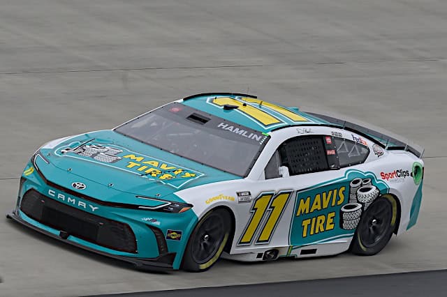 Nascar Cup Series #11: Denny Hamlin, Joe Gibbs Racing, Mavis Tire Toyota Camry at Dover NKP