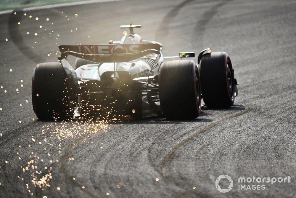 Hamilton "never had so much understeer in my life" in F1 Chinese GP