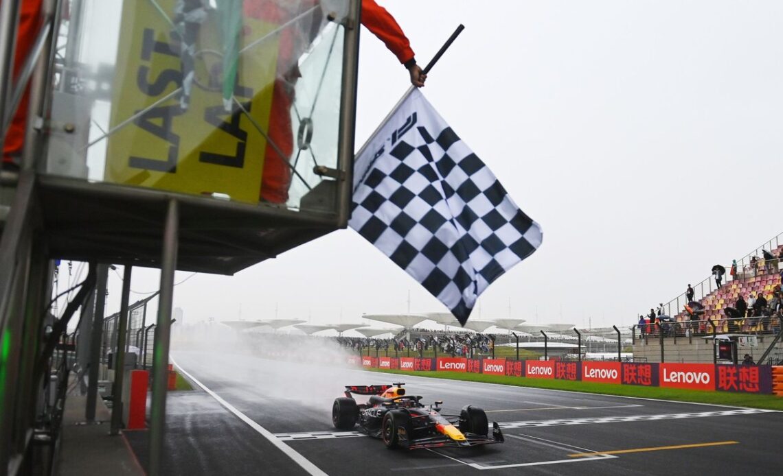 Verstappen dominates at the F1 Chinese GP