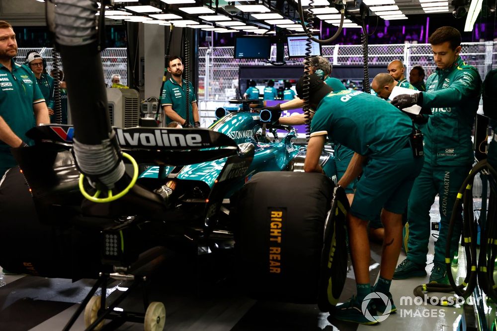 Mechanics of the Aston Martin F1 Team prepare the car of Fernando Alonso, Aston Martin AMR24