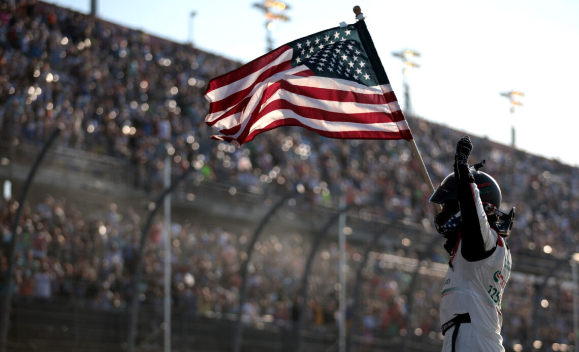 Brad Keselowski Breaks 110-Race Drought with Dramatic Darlington Win – Motorsports Tribune