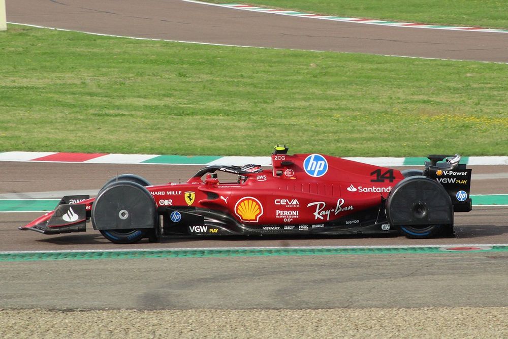 Arthur Leclerc, Ferrari F1-75 with spray guards