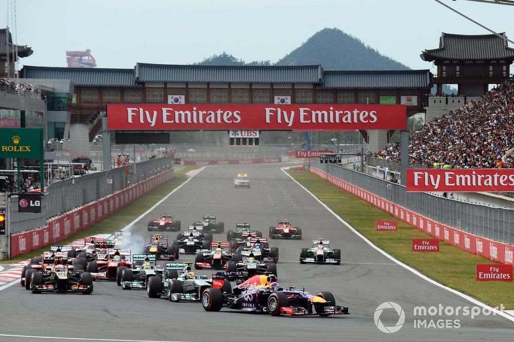 Sebastian Vettel, Red Bull Racing RB9 leads at the start of the race