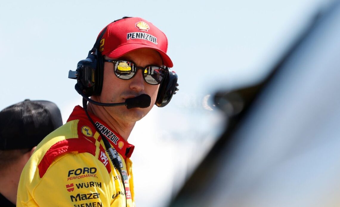 Logano earns pole, Bell wins pit crew challenge