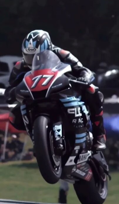 Superbike rider Bobby Davies does a wheelie #motorcycle #wheelie #race