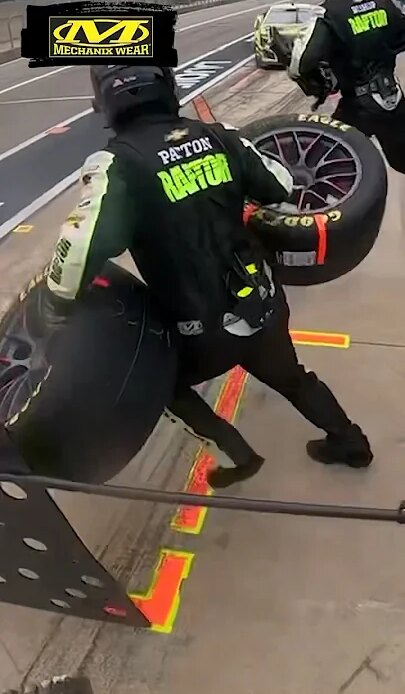 William Byron's Front Tire Changer #MXwear #nascar