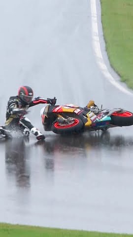 throwback to a wet and wild race at Barber Motorsports Park #superbike #race #motoamerica