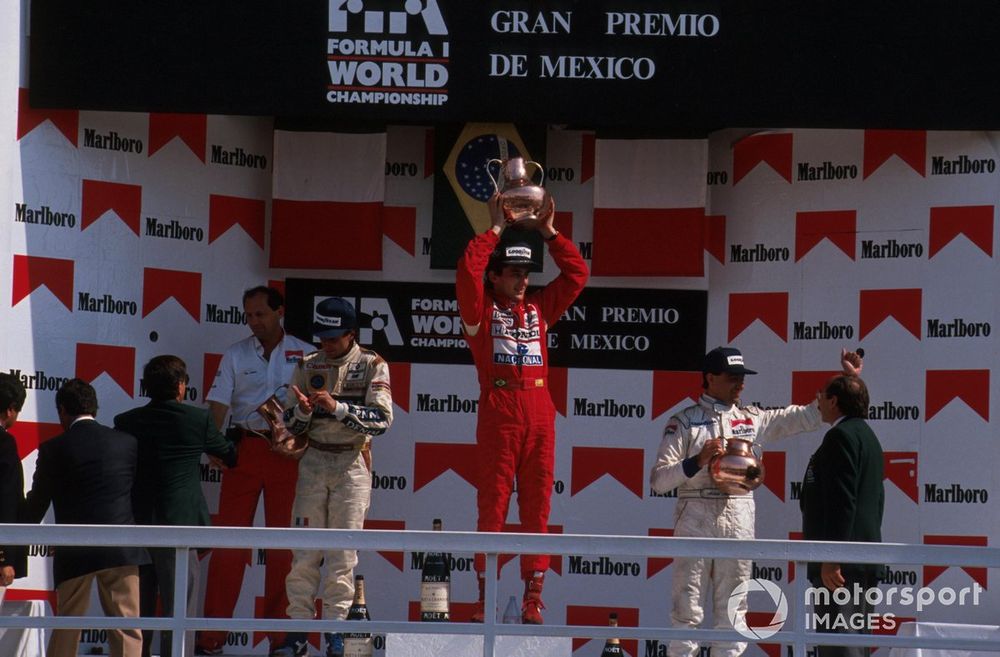 Winner Ayrton Senna (BRA) McLaren MP4/5 on the podium receives his Trophy
Mexican GP