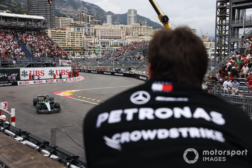 Toto Wolff, Team Principal and CEO, Mercedes-AMG F1 Team, watches Lewis Hamilton, Mercedes F1 W15, exit the Swimming Pool Chicane