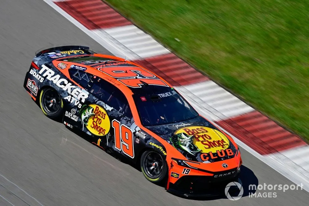 Martin Truex Jr, Joe Gibbs Racing, Bass Pro Shops Toyota Camry