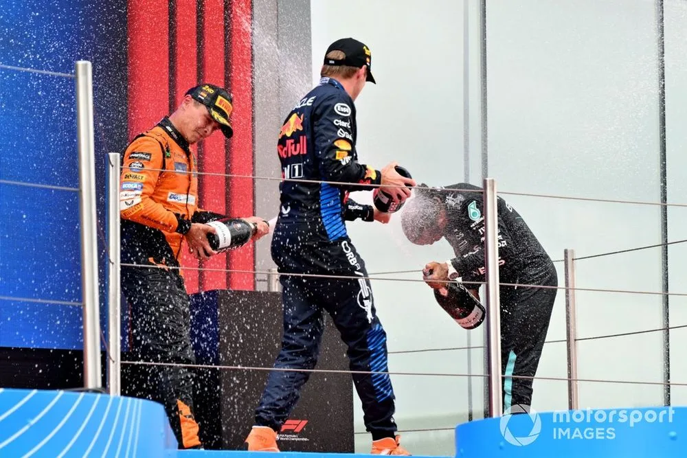 Max Verstappen, Red Bull Racing, 1st position, Lando Norris, McLaren F1 Team, 2nd position, spray champagne in celebration at Lewis Hamilton, Mercedes-AMG F1 Team, 3rd position