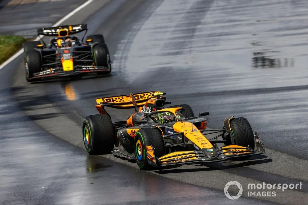 Lando Norris, McLaren MCL38, Max Verstappen, Red Bull Racing RB20