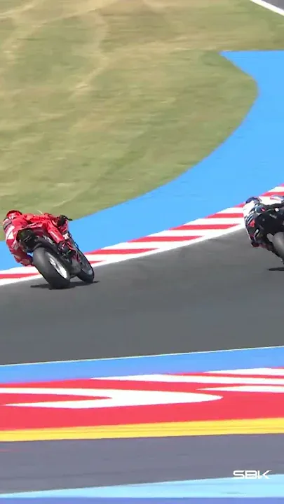 Razgatlioglu 🆚 Bulega for the WIN! 🍿 | 2024 #EmiliaRomagnaWorldSBK 🇮🇹