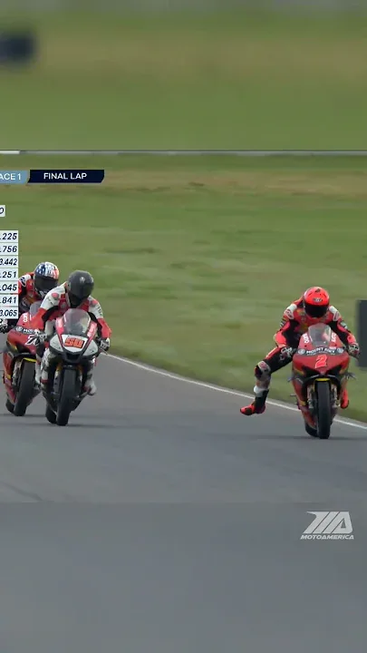 Superbike battle in Race 1 at Brainerd between Bobby Fong and Josh Herrin #motorcycle