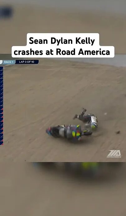 Superbike rider Sean Dylan Kelly crashes in rain during race at Road America #moror #motorcycle