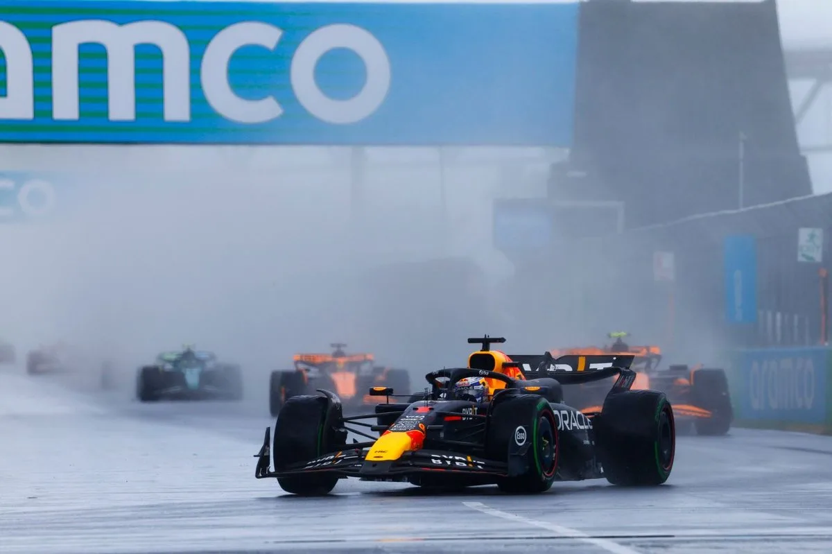 Verstappen wins wild wet/dry race