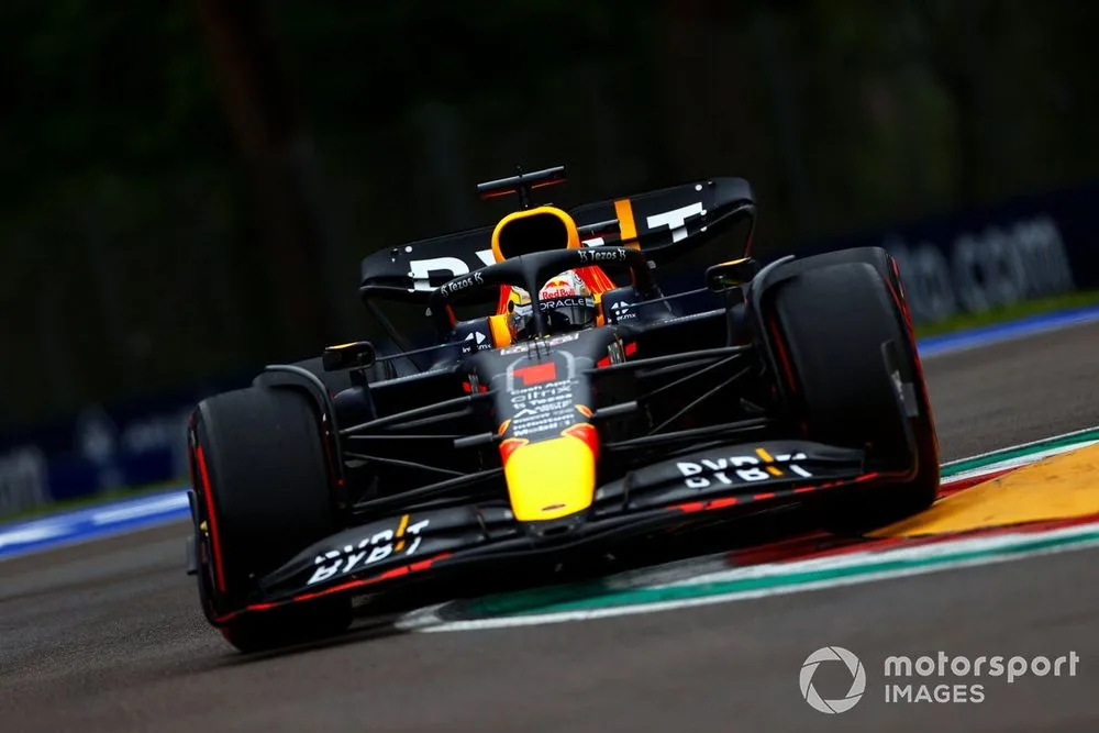 Verstappen won the 2022 Emilia Romagna GP in his Red Bull RB18