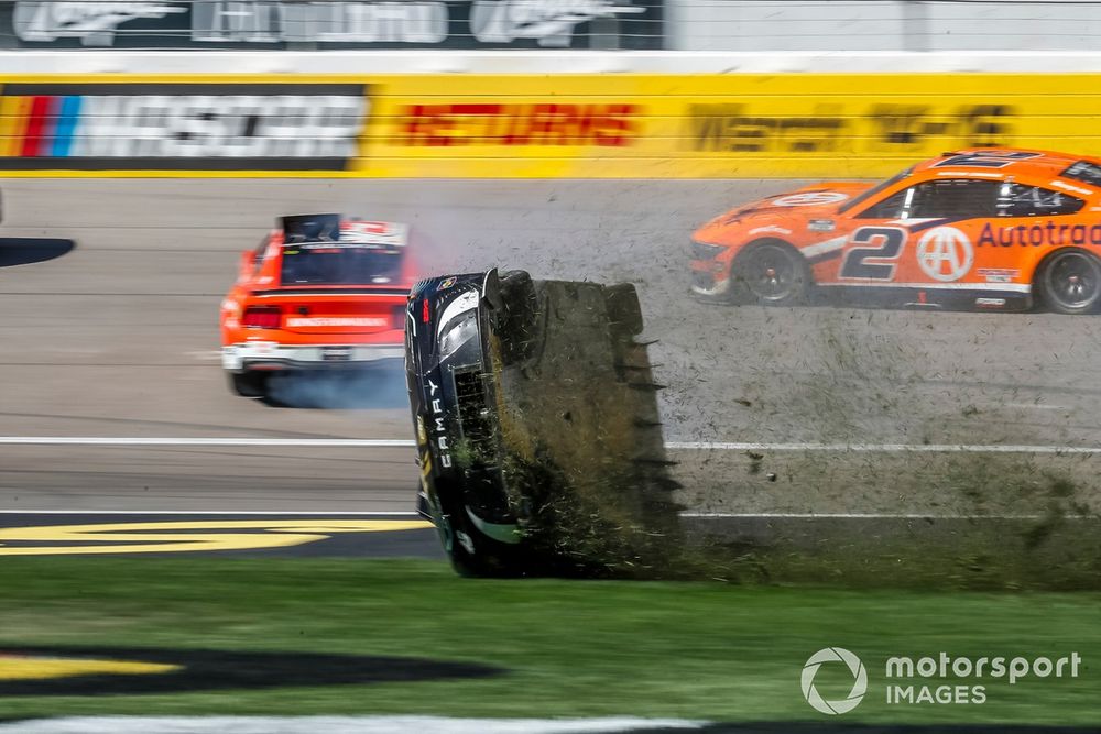 Tyler Reddick begins to roll as Brad Keselowki spins back across the track