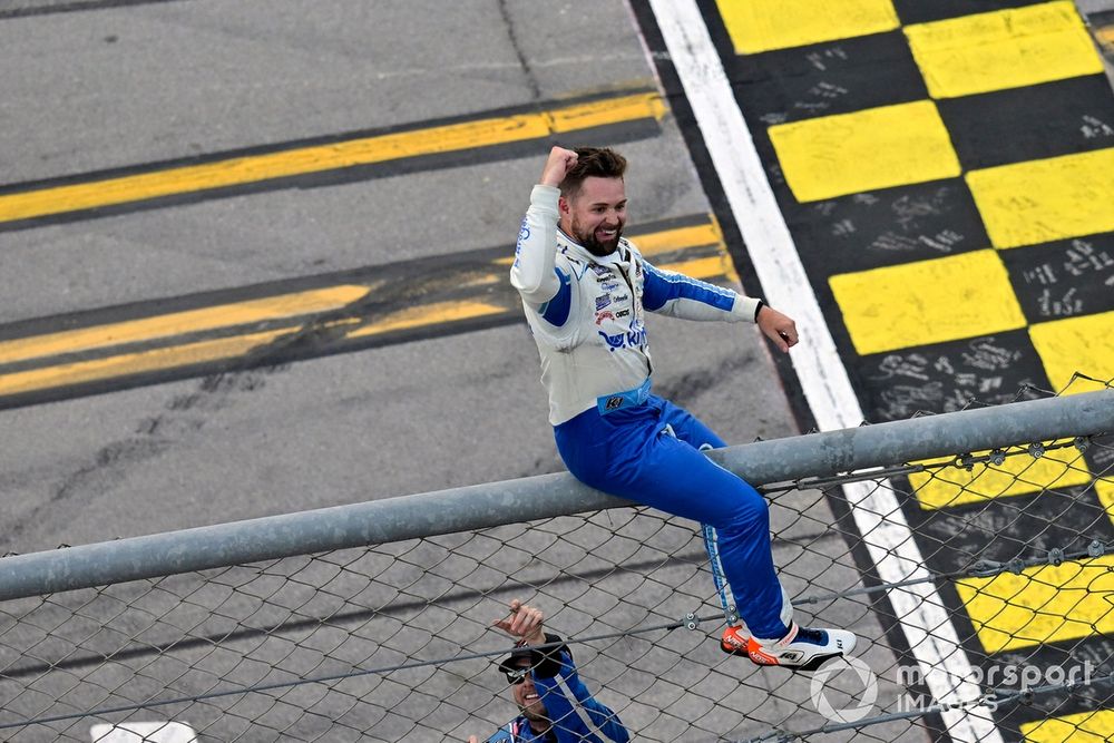 Ricky Stenhouse Jr, JTG Daugherty Racing, Kroger Health/Palmolive Chevrolet Camaro