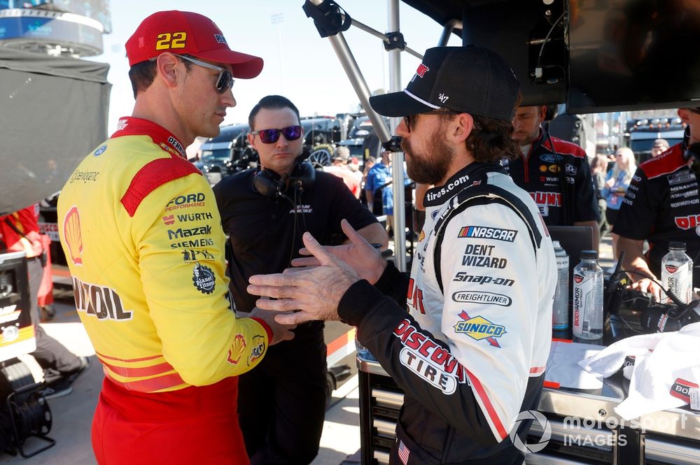 Joey Logano, Team Penske, Shell Pennzoil Ford Mustang, Ryan Blaney, Team Penske, Discount Tire Ford Mustang